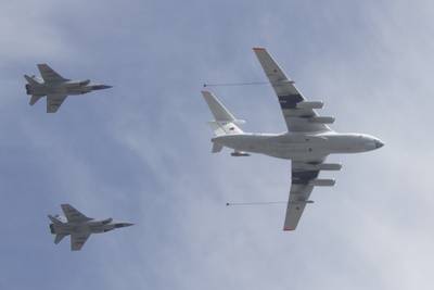 Jour de la Victoire 1 : Ilyushin Il-78M %22Midas%22 et Mikoyan-Gourevitch MiG-31BM %22Foxhound%22