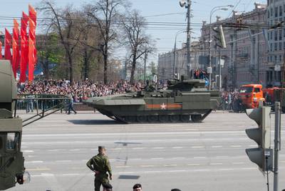 Jour de la Victoire 1 : Véhicule de combat d'infanterie lourd T-15 %22Armata%22