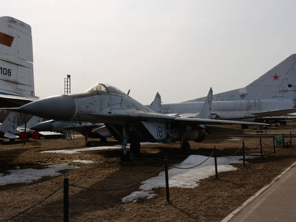 Monino redimensions 1 : Mikoyan-Gourevitch MiG-29KVP %22Fulcrum-D%22 (1)