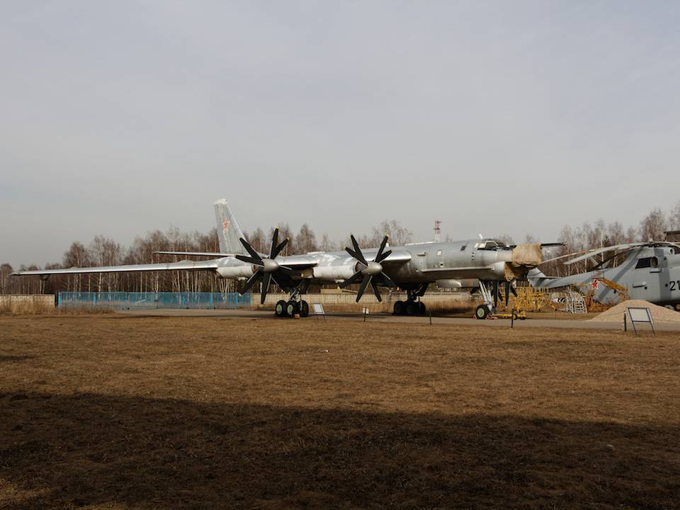 Monino redimensions 1 : Tupolev Tu-95MS %22Bear-H%22 (2)