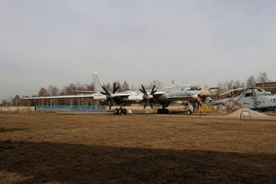 Monino redimensions 1 : Tupolev Tu-95MS %22Bear-H%22 (2)