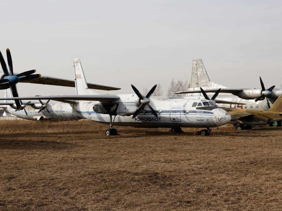 Monino 1 : Antonov An-24 %22Coke%22