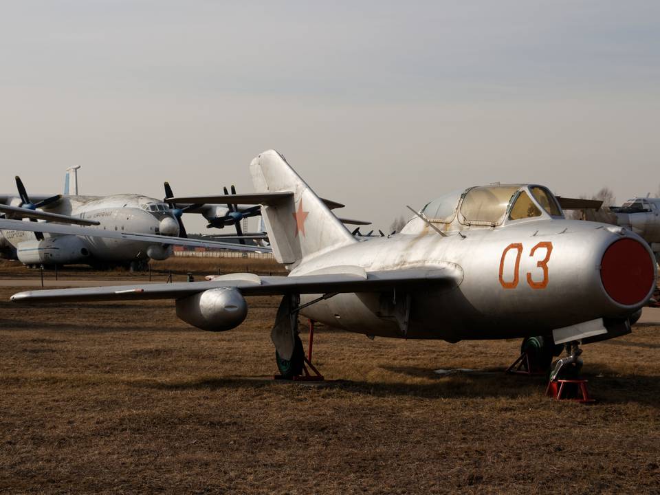 Monino 1 : Mikoyan-Gourevitch MiG-15UTI %22Midget%22