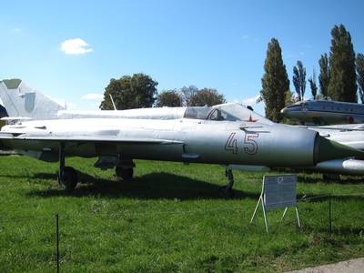 Ukraine State Aviation Museum 1 : Mikoyan-Gourevitch M-21:MiG-21E %22Mischen%22