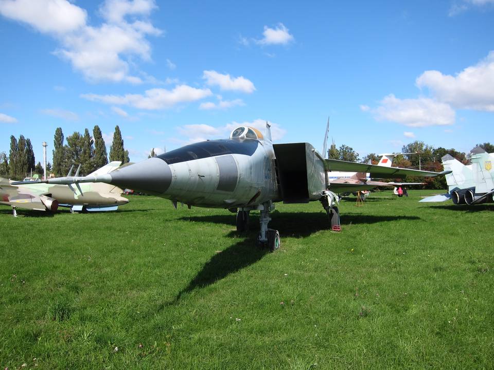 Ukraine State Aviation Museum 1 : Mikoyan-Gourevitch MiG-25RB %22Foxbat-B%22 (2)