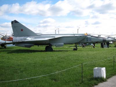 Ukraine State Aviation Museum 1 : Mikoyan-Gourevitch MiG-25RB %22Foxbat-B%22