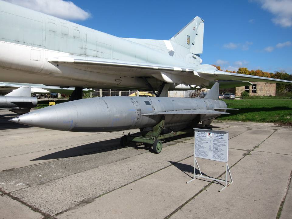 Ukraine State Aviation Museum 1 : Missile de croisière à longue portée Kh-22NA %22Burya%22