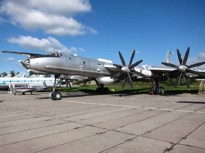 Ukraine State Aviation Museum 1 : Tupolev Tu-142MZ:VPMK %22Bear-F%22 Mod.4 (1)