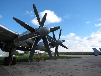 Ukraine State Aviation Museum 1 : Tupolev Tu-142MZ:VPMK %22Bear-F%22 Mod.4 (2)