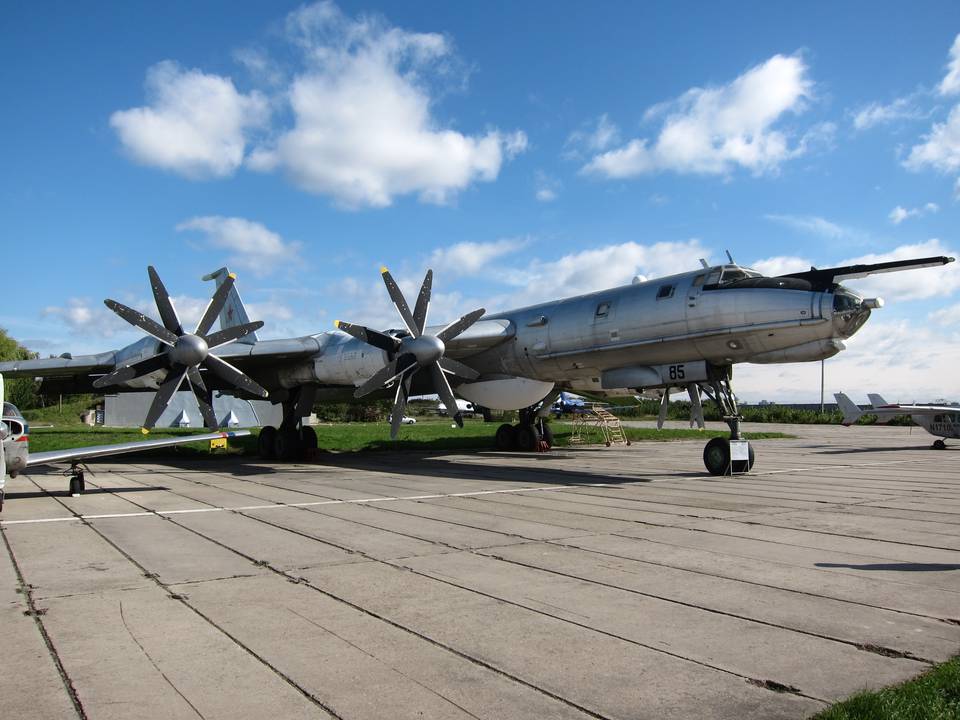 Ukraine State Aviation Museum 1 : Tupolev Tu-142MZ:VPMK %22Bear-F%22 Mod.4