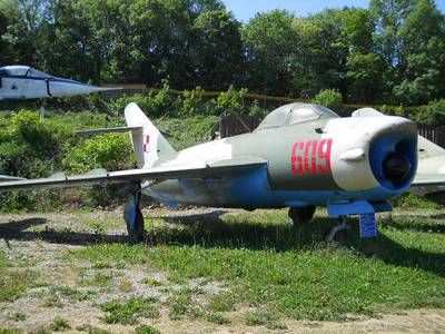 Savigny-Les-Beaunes 2011 1 : MiG-17P