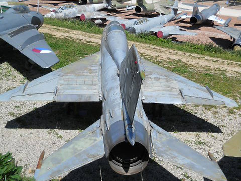 Savigny-Les-Beaunes 2011 1 : MiG-21US