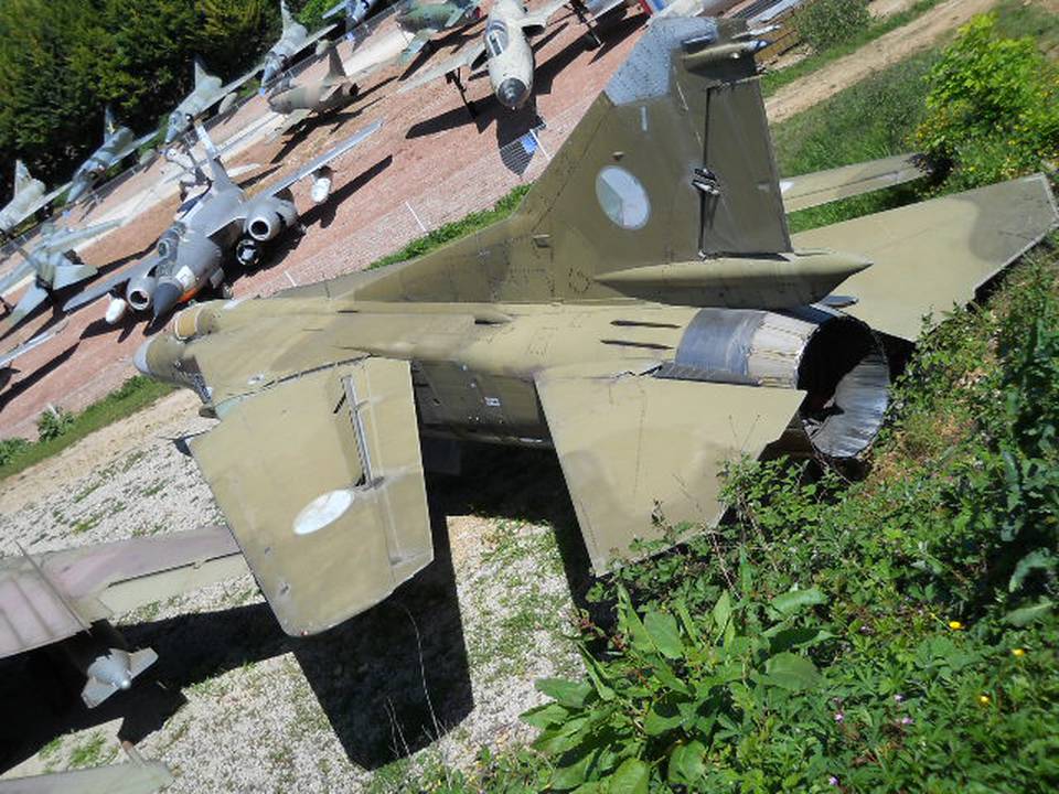 Savigny-Les-Beaunes 2011 1 : MiG-23