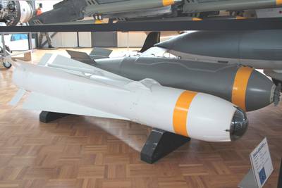 &quot;Clin d'Ailes&quot;, Musée de l'Aviation militaire de Payerne 1 : AGM-65B et BLU-755