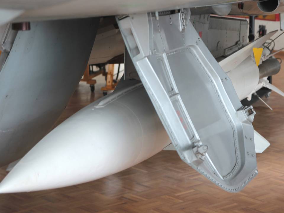 &quot;Clin d'Ailes&quot;, Musée de l'Aviation militaire de Payerne 1 : Missile AS-30 1