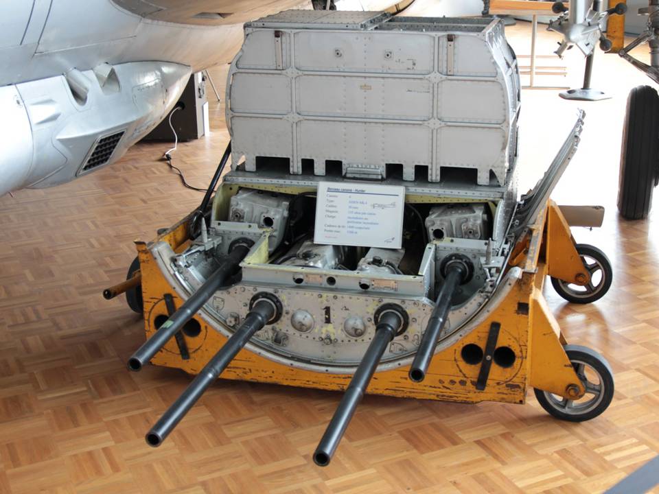 &quot;Clin d'Ailes&quot;, Musée de l'Aviation militaire de Payerne 1 : Berceau de canons ADEN de 30mm (Hawker Hunter)