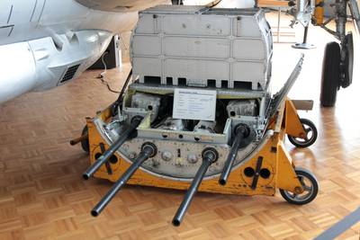 &quot;Clin d'Ailes&quot;, Musée de l'Aviation militaire de Payerne 1 : Berceau de canons ADEN de 30mm (Hawker Hunter)