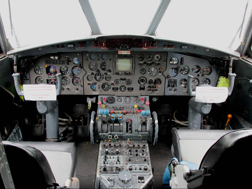 Visite AMN à l'EALC, 2013 1 : Cockpit du Nord 262 &quot;Frégate&quot;