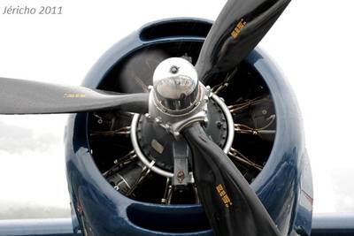 Breitling Air Show Sion 2011 1 : Grumman TBM Avenger de face...