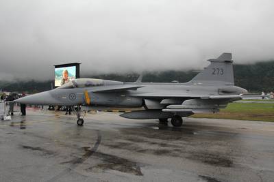 Breitling Air Show Sion 2011 1 : SAAB Gripen C 