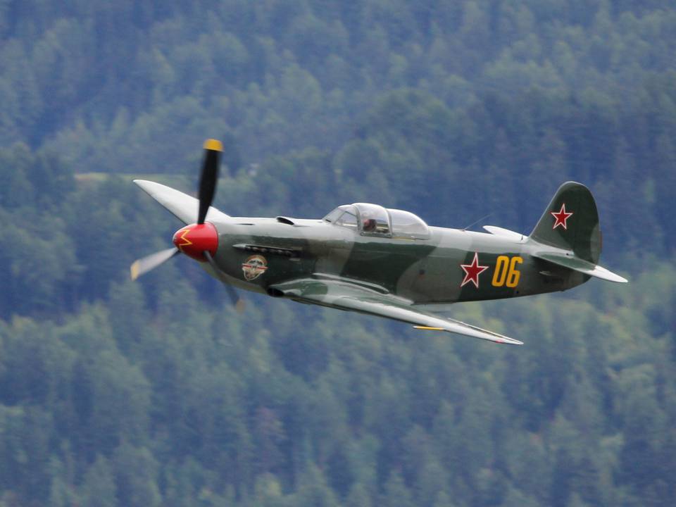 Breitling Air Show Sion 2011 1 : Yak-9 UM (piloté par Paul Boschung)