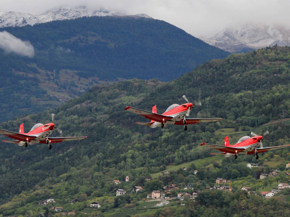 Breitling Air Show Sion 2011 1 : &quot;PC-7 TEAM&quot; Pilatus NCPC-7  1