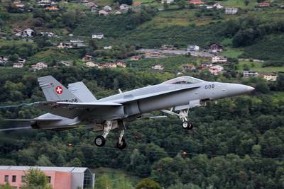 Breitling Air Show Sion 2011 1 : McDonnell Douglas F/A-18C Hornet  1