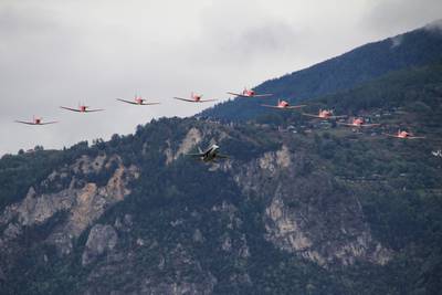 Breitling Air Show Sion 2011 1 : &quot;PC-7 TEAM&quot; Pilatus NCPC-7  et F/A-18C