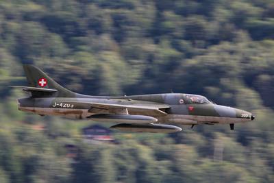 Breitling Air Show Sion 2011 1 : Hawker Hunter T Mk68 3