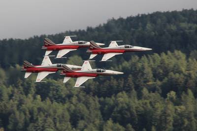 Breitling Air Show Sion 2011 1 : &quot;Patrouille Suisse&quot;  (F-5E Tiger II) 1