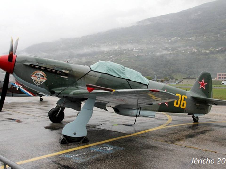 Breitling Air Show Sion 2011 1 : Yak-9 (UV)