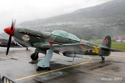 Breitling Air Show Sion 2011 1 : Yak-9 (UV)