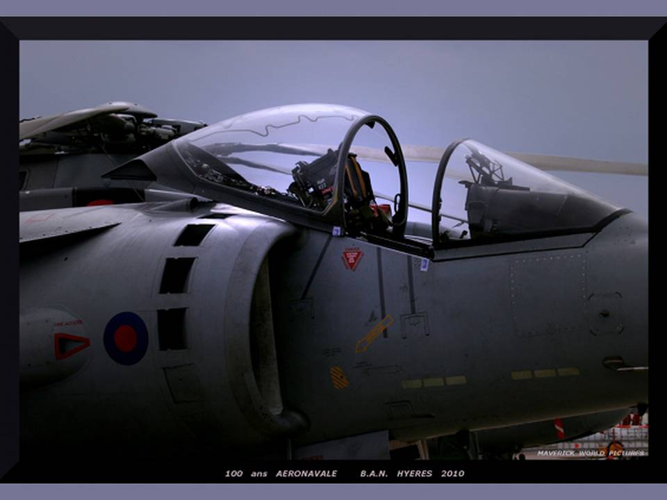 MAVERICKdu13  100 ANS AERONAVALE  B.A.N. HYERES 2010 HARRIER  