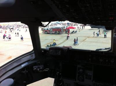 Joint Open Service House 2011 at Andrews Joint-Base (MD, USA) 1 : C-17_cockpit_2.jpg