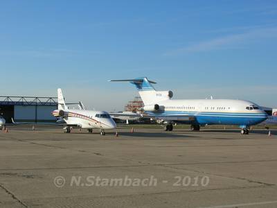 Jets VIP &amp; others (Paris, France) 1 : Challenger 300 OE-HFC &amp; Boeing 727 VP-CJN.JPG