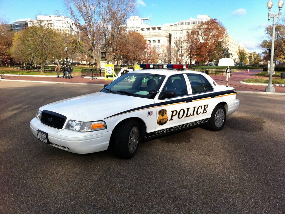 White House / US Congress - Presidential limousines - Marine One - (Washington DC, USA) 1 : Ford Crown Victoria US Secret Service_2