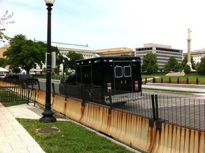 White House / US Congress - Presidential limousines - Marine One - (Washington DC, USA) 1 : Ford F-550 Horton US Secret Service - Counter assault team_3