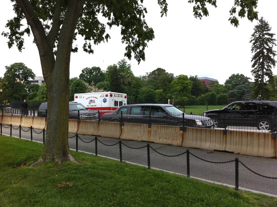 White House / US Congress - Presidential limousines - Marine One - (Washington DC, USA) 1 : US Presidential limousine Cadillac DTS_3