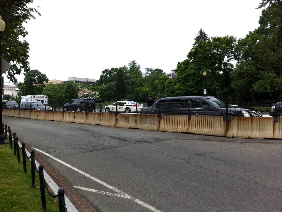 White House / US Congress - Presidential limousines - Marine One - (Washington DC, USA) 1 : US Presidential limousines Cadillac DTS_1