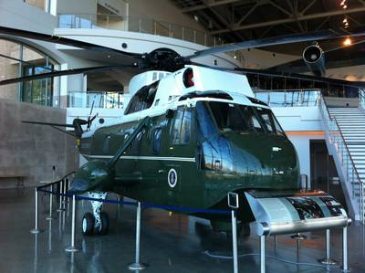 Ronald Reagan presidential Museum &amp; Library (Simi Valley, CA, USA) 1 : Marine One 11