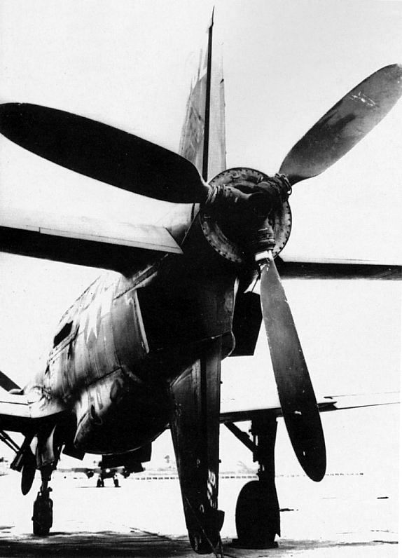 Vue des trappes d'&eacute;vacuation arri&egrave;re sur un Do-335 A-0