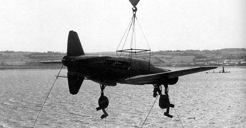 Le Do-335 A-0 n&deg;2 lors de embarquement sur l'HMS Reaper