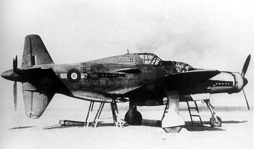 Le biplace Do-335 A-12 (W.Nr.240112) test&eacute; en Grande-Bretagne