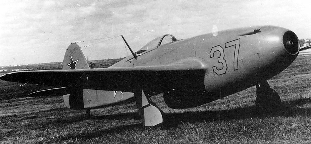 Le Yak-15, un des deux concurrents du La-150 avec le MiG-9