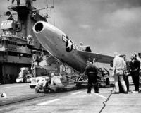 Un Regulus en essais sur porte-avion