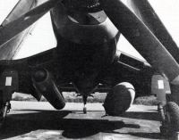 Le Vought P/A6 sous un Corsair