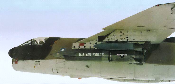 Le PTV sous l'aile d'un chasseur