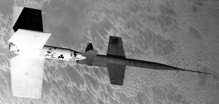 Un X-7 en vol juste apr&egrave;s le largage