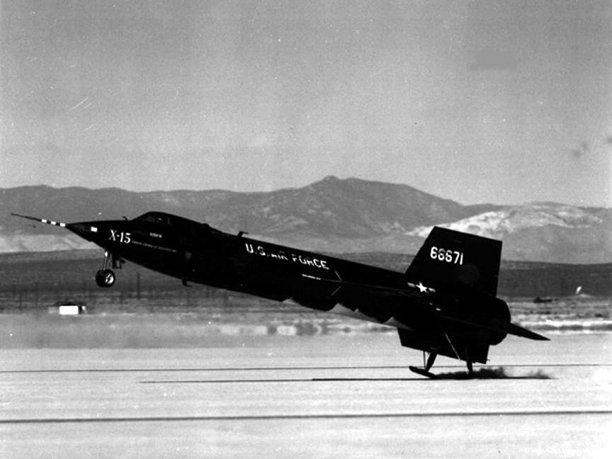 Le X-15 &agrave; l'atterrissage