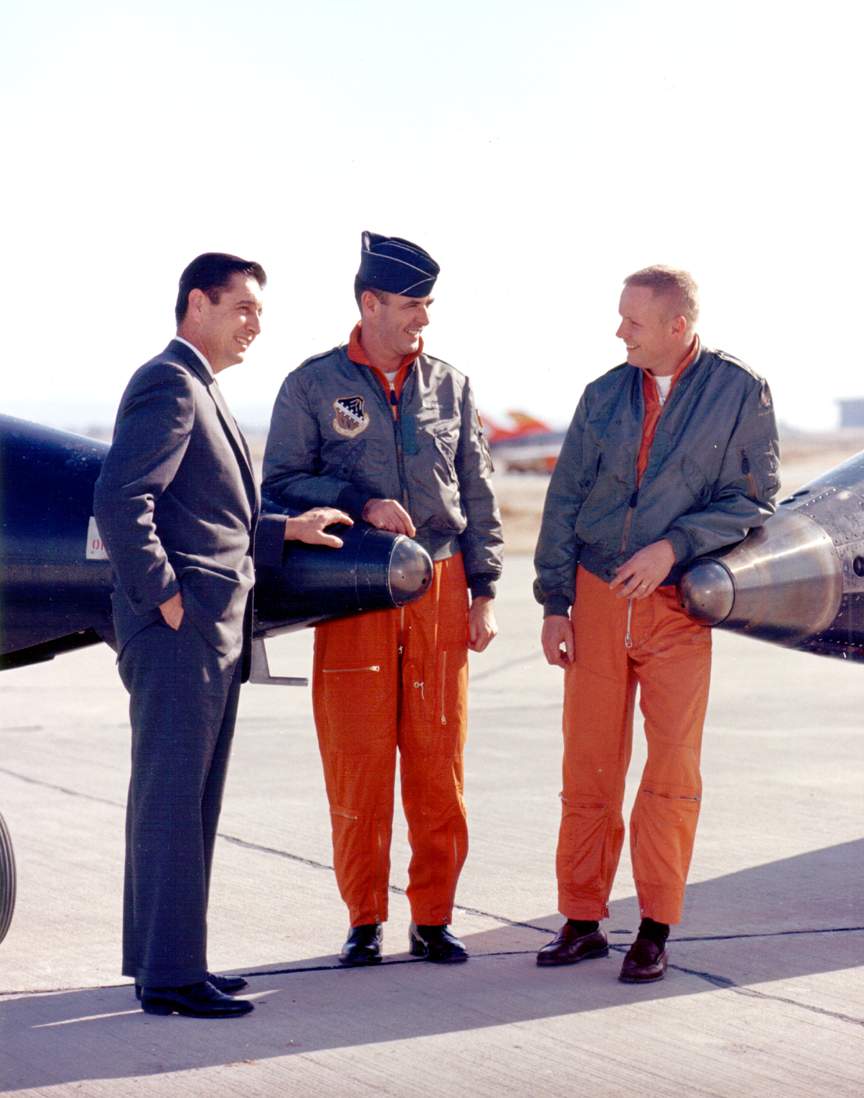 Crossfield, White et Armstrong